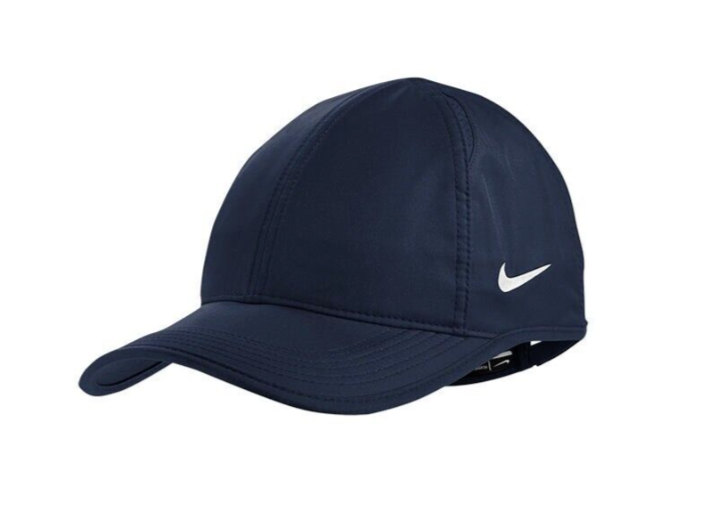 Dark blue sports cap with logo.