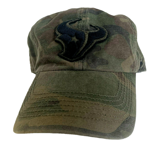 Camouflage cap with embroidered black logo.